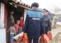 Polițiștii de la Ordine Publică, daruri pentru o familie cu 5 copii din Cuza Vodă
