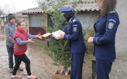 Polițiștii călărășeni…mesagerii moșului pentru o familie cu șase copii din Grădiștea