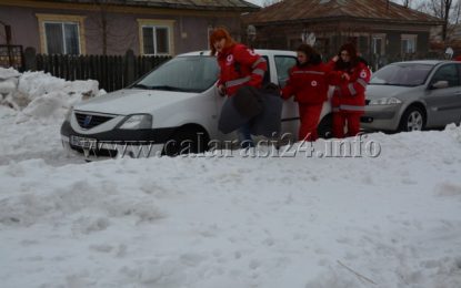Oameni năpăstuiți din Ulmu, Zimbru și Făurei au primit ajutoare din partea Crucii Roșii/FOTO